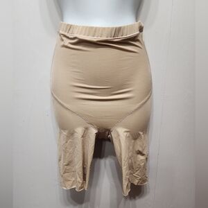 Flexees Medium Shapewear Minimizing Slimming Beige Body Shaper Shorts B924